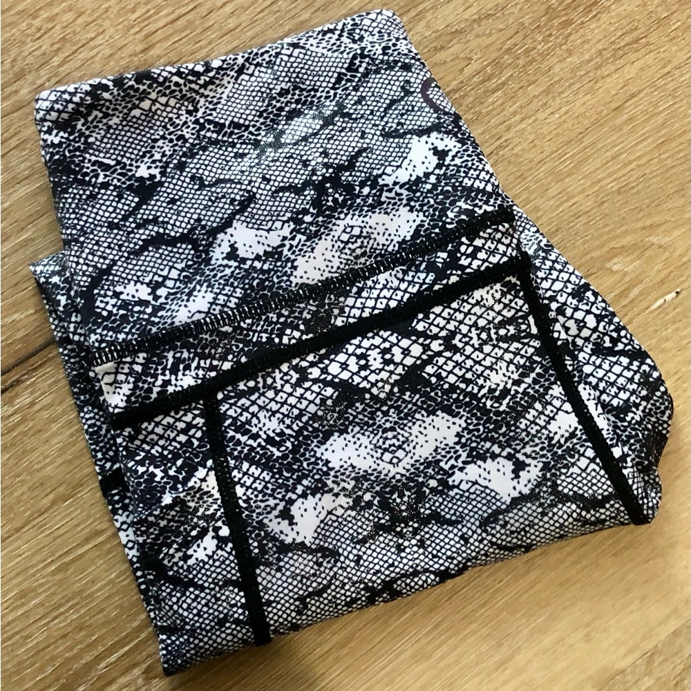 Zyia Active - Light n Tight - Black & White Snake Print Leggings - 4
